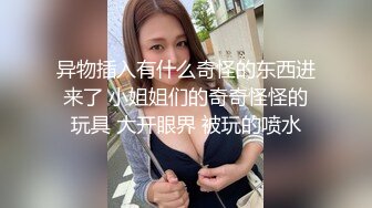 小美女吃鸡很仔细