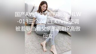 两老哥KTV点了两个妹子，一人一个揉捏奶子唱唱歌，沙发上同时开操