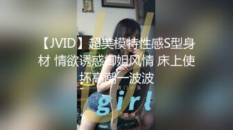 颜值不错的小姨子被两大哥干了，嗨翻一夜全程露脸口交大鸡巴，AV式上位被大哥草着嘴里还得含哥鸡巴真刺激