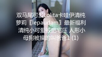 色魔摄影师忽悠来兼职的学妹脱下内裤拨开粉嫩的鲍鱼