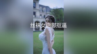 漂亮美女拍写写真被色狼色影师拿震动棒插逼 玩弄的淫水泛滥