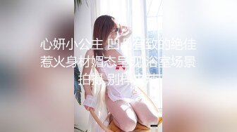 大哥的鸡鸡被骚妇用大黑牛按进蛋蛋里真牛逼，小嘴再把鸡巴吸出来弄大，主动上位无套抽插浪荡呻吟，射嘴里