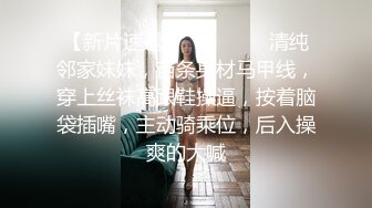 娇小精致小美女红衣修身包臀裙和两个猛男游玩在酒店享受两根大鸡巴的抽送