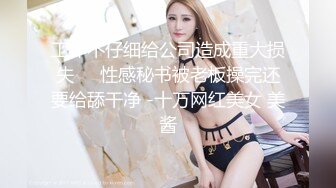 超级性感的 cosplay 赛车皇后 Ria 久留美俯身在一辆超级汽车上并从后面性交。