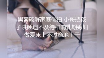 3P调教油亮肉丝模特人妻母狗，单男操得很卖力