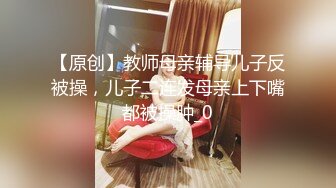 商场女厕近距离偷窥黄衣美女的小黑鲍