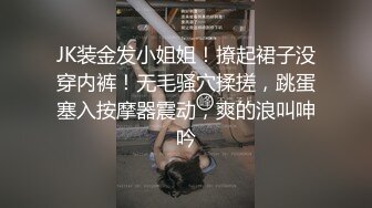 无力偿还校园贷的女学生被催债混混约谈车上强迫脱光衣服玩弄她私密处