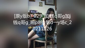 黑裙苗条美女约到酒店 坐在沙发上白皙粉嫩娇躯还有笔直大长腿上位骑乘