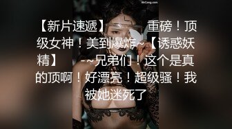 字母丝袜白皙大奶轻熟女美少妇，抓住鸡巴就撸趴下给口，无套啪啪特写干净小穴