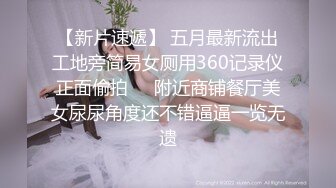 清纯学妹露脸在家一个人诱惑狼友赚生活费，可甜可风骚线下可约，镜头前揉奶玩逼给狼友看特写逼逼水多很刺激