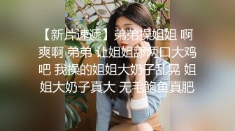   开档牛仔裤清纯又骚美女，和男友居家操逼，肥穴骑乘自己动，正入边操边揉阴蒂，搞得美女爽歪歪