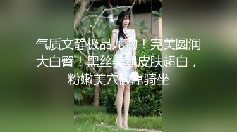 淫少妇一女三男4P大战蝙蝠侠头套情趣内衣网袜任意玩弄，双屌一起口交前后同时操大黑牛震动上位骑坐