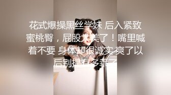 两个妹子大力塞穴轮流把罐装可乐瓶往小穴里塞很会玩