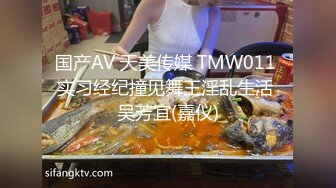 3个胖小伙高价找了个颜值很高的坐台小姐酒店开房玩4P_掰开双腿轮流操_clip