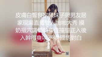 黑丝漂亮美眉 还没等人家脱衣服 就被哥哥扛着腿忙不迭的插入了 也不戴个套套弄的妹妹好紧张 不过好舒服