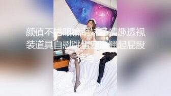  超级淫荡熟女姐妹花，没男人女女互玩，半脱内裤插穴，舔奶舔骚逼