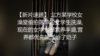 服裝城大廳賣騷的黑短裙豹紋內豐滿白皙少婦