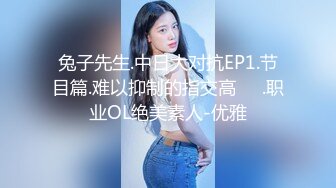  十九小姐姐白嫩美乳性感黑丝啪啪大秀，跪着深喉交骑乘自己动