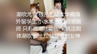 商场白色隔板全景后拍多位美女尿尿2 (4)