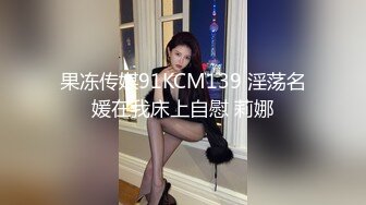 骨感小少妇，穿得满清凉，路上闲逛走进厕所，小逼还残留一些似精液的东西，再看她出来走路的样子，难不成？