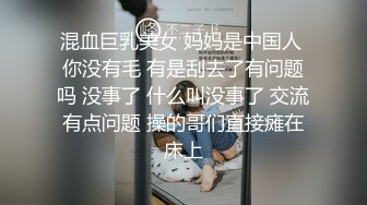 抄底齐B超短裙美女白色内裤 排卵期阴蒂处都湿透了 随时随地走光 沉浸在露出的快感 又骚又兴奋