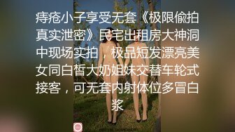 白妞上位套弄鸡巴把自己套出水了