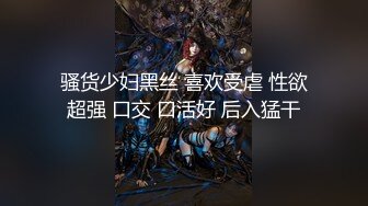 九月最新流出魔手☛外购极品厕拍前景偷拍酒吧无毛靓妹仔细看着自己尿尿