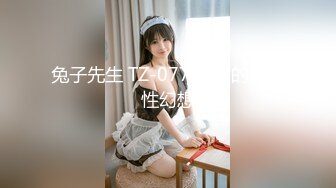 【新片速遞】抖音性感内裤露出 你来这里穿衣服没 穿啦 开着不要弄出点事 啊 没穿 晚了 身材不错 就是奶子小点