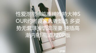 极品尤物网红姐妹花！双飞激情名场面！美女轮流操，黑丝美腿骑乘位，深插爆操美臀，让人羡慕不已