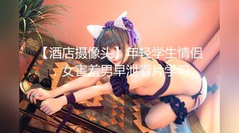 【新片速遞】  ⚡推特淫妻绿帽大神『EROTIC REALM』换妻群P，亲自抱起老婆 掰开双腿，让老婆蜜穴直面单男更好进入！