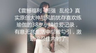 快餐达人找個穿着牛仔裤的美少妇