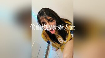   年轻学姐客厅深喉大屌，蹲下卖力，展现完美技