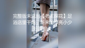 【原创国产精选】极品白丝后入视角！肥臀巨乳道具自慰！