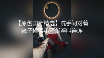 完美无毛极品粉穴姐妹花双女大尺度秀，M腿手指揉穴振动棒互插，吸舔奶子一起抬腿特写，翘起屁股舔逼厕所尿尿