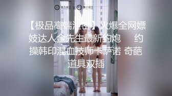  熟女的3P全程露脸情趣诱惑伺候两个年轻小哥，两个鸡巴一起舔，配合小哥多体位爆草抽插好骚[