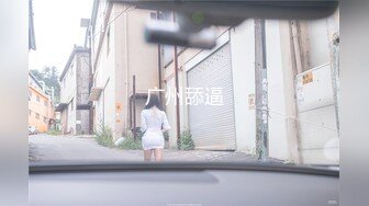 跟随抄底漂亮美女 黑骚丁卡着大屁屁真性感