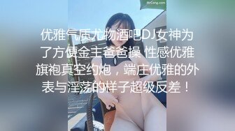 包臀裙黑丝学姐这身装扮利落性感，坐在腿上扭动