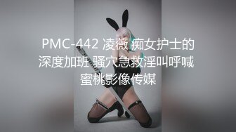 顶级超嫩粉穴面罩网红女神，性感吊带情趣装，无毛白虎干净美穴，假屌猛捅水声哗哗，爽的呻吟浪叫，掰开骚穴爸爸插进来