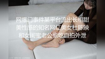 风骚的少妇男公测内勾搭小哥激情啪啪，口交大鸡巴好刺激，直接在厕所里开干无套抽插，让小哥直接射进骚穴里