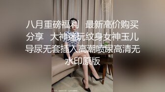 警惕性挺高高端外围美女眼镜小哥一顿安抚，脱掉内裤手指摸穴调情，双腿夹腰抽插，站立后入美女爽了，呻吟娇喘好听