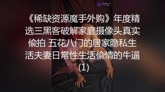 美食城抄底跟闺蜜买烧烤的学生妹 这小翘屁屁真性感 小内内卡的紧紧的 皮肤白皙