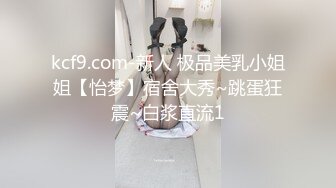  极品风骚熟女小姐姐风情万种两腿之间一进一出的快乐摇起来跟着节奏撸起来狼友们