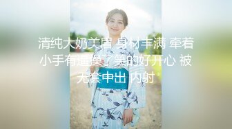 男子爬天花板偷窥漂亮妹子换衣服