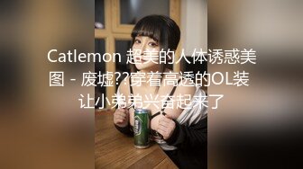  蒙面小哥双飞两个极品大奶子少妇，露脸交大鸡巴主动上位闺蜜在旁拿道具玩弄骚穴和菊花