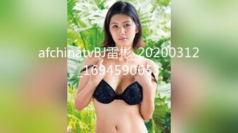 丰乳肥臀大奶妹，超短裙一把抱住揉奶子，镜头前深喉插嘴