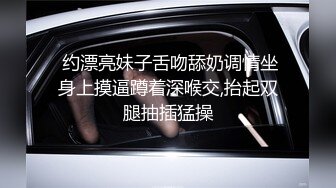 时尚修身牛仔裤小姐姐展示自己的瑜伽功底，大长腿一字马