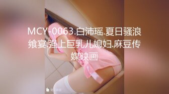 Young-M最新作品,被主人命令在商场当着售货员的面尿出来,中间在面包店潮射以后精斑留在裤子上又尿