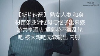 极品CP✅魔手》疯狂大胆坑神躲进商场女_厕独占一个坑位隔板缝中偸_拍各种B形妹子方便▲极限特写镜头快要碰到B了 (1)