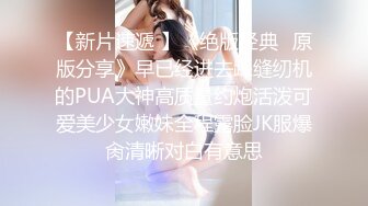  粉色头发卡哇伊眼镜萌妹子啪啪，特写深喉交上骑乘晃动大奶，无毛逼逼掰穴特写