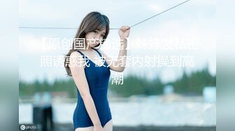 游乐场女厕全景偷窥多位半蹲着尿的美女各种美鲍轮番呈现 (3)